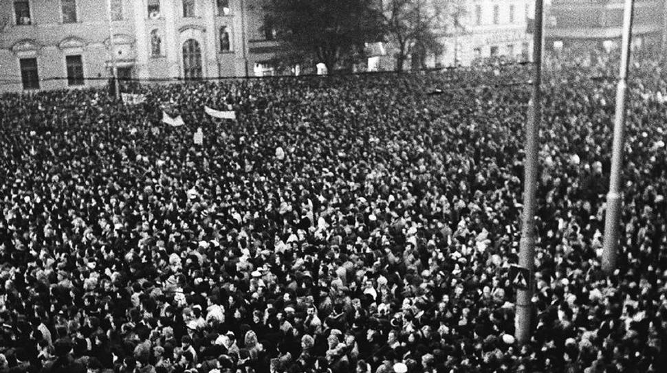 Demonštrácia na Námestí SNP v Bratislave, 22. november 1989