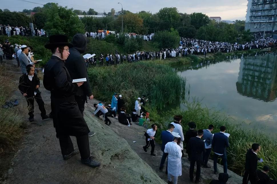 Desaťtisíce chasidských a ortodoxných židovských pútnikov každoročne navštevujú Uman (foto z roku 2018)