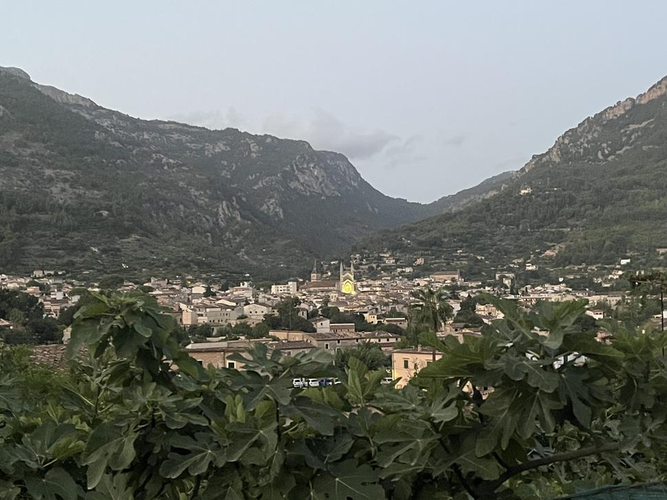 Soller v objatí hôr