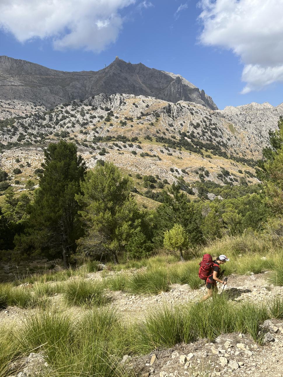 Pri výstupe do sedla Coll de Portelet, v pozadí Puig Major