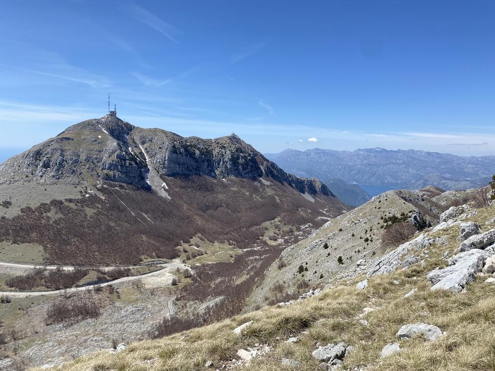Výhľad od mauzólea, v pozadí vidno Kotorský záliv