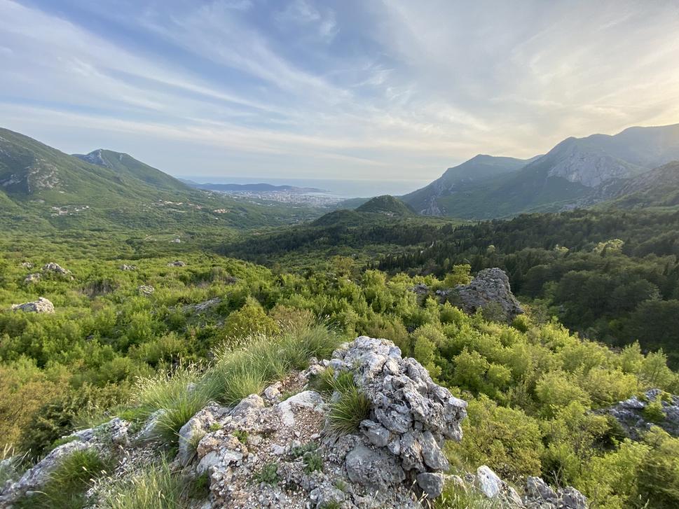 Pohľad na pobrežie z pohoria Rumija