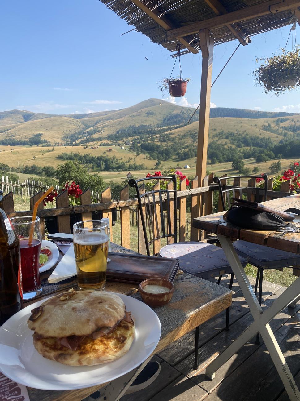 Krčma Gaj asi 10km na juh od Zlatiboru - skvelé miesto na obed