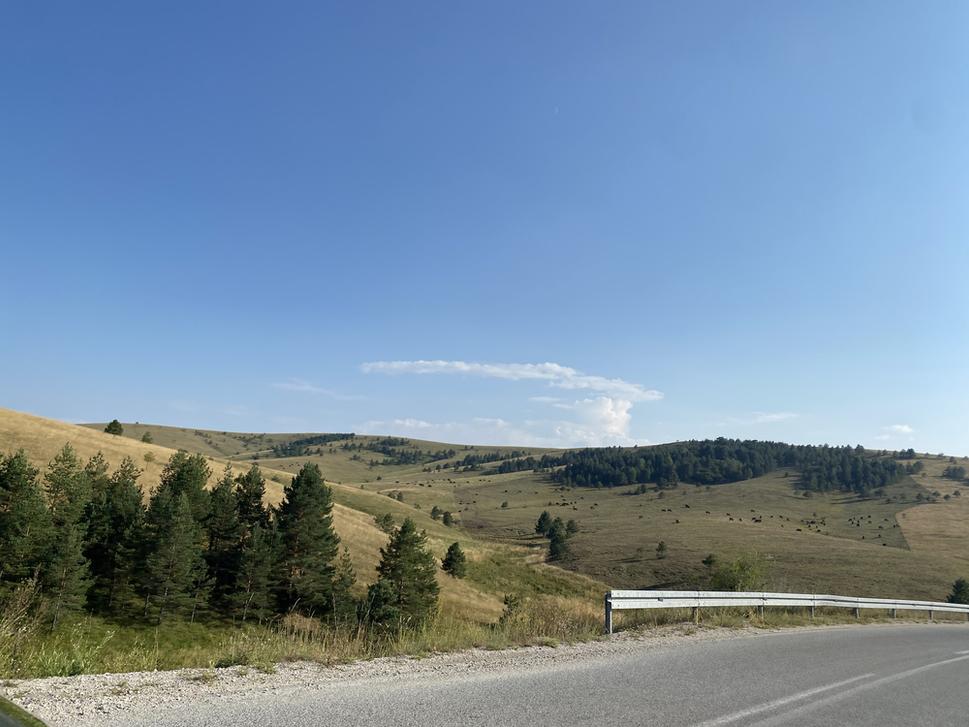 Pohľady cestou ku Ribničkemu jazeru