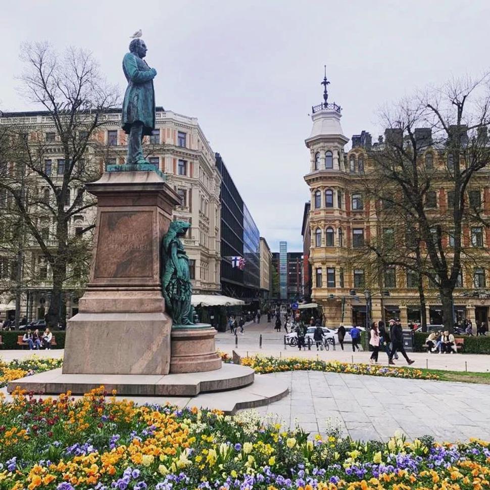 Park Esplanadi v čase začínajúcej jari. U nás už boli tridsiatky.