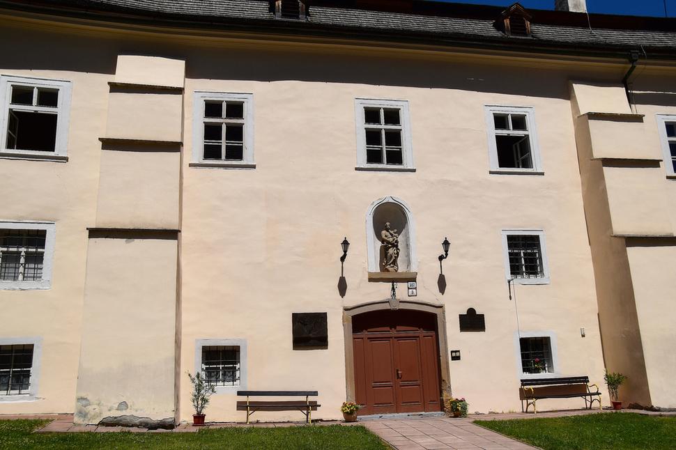 Biskupský palác