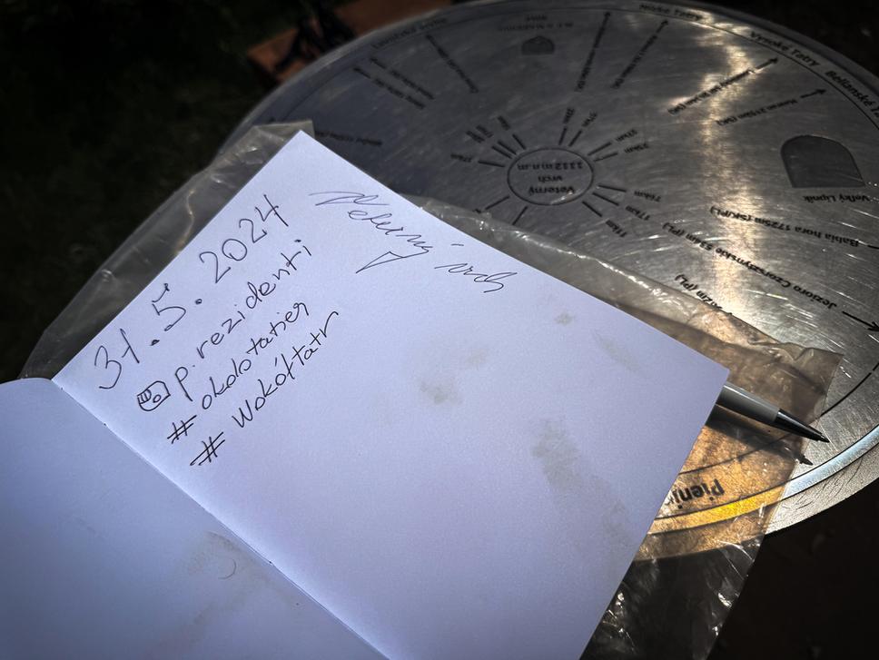 Vrcholová kniha na Veternom vrchu