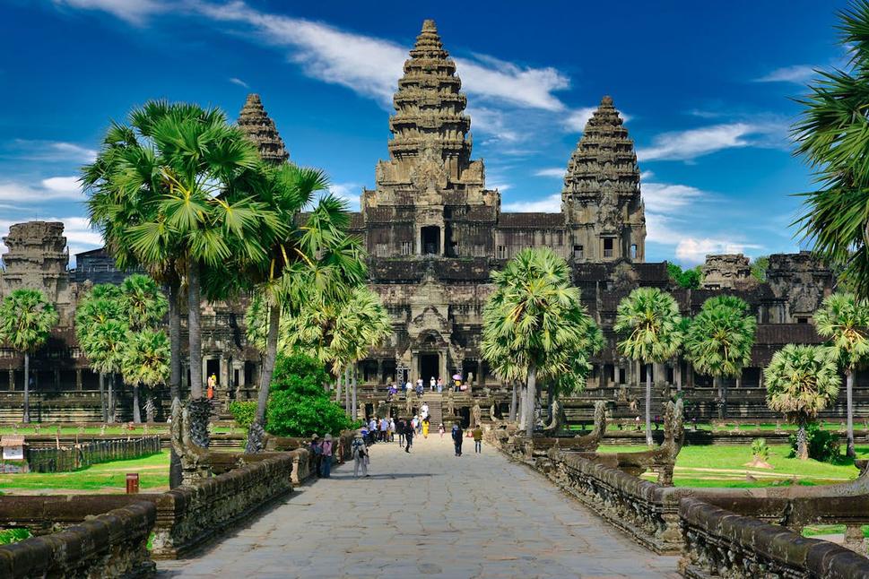 Angkor wat- zrúcanina? Najväčšie mesto 13. storočia, kde sa môžete pozerať na zrúcané budovy, ale aj vnímať stovky rokov zaujímavej histórie.
