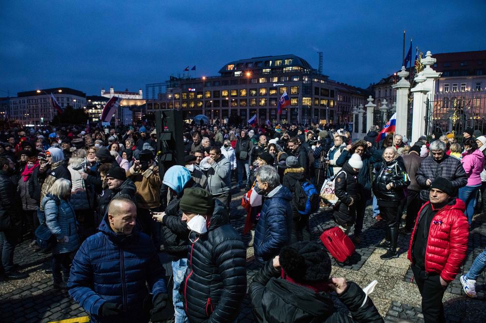 The crowd gathered in front of the Presidential Palace, many of participants not wearing masks.