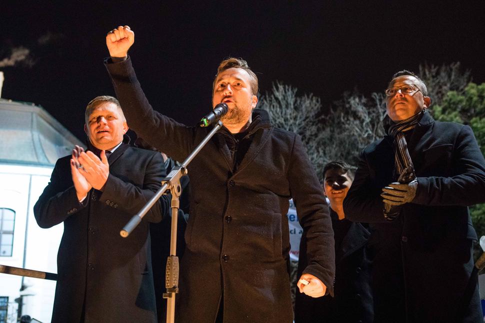 Smer MP Ľuboš Blaha (centre), together with Smer chair Robert Fico (l) and another Smer MP Ladislav Kamenický (r).