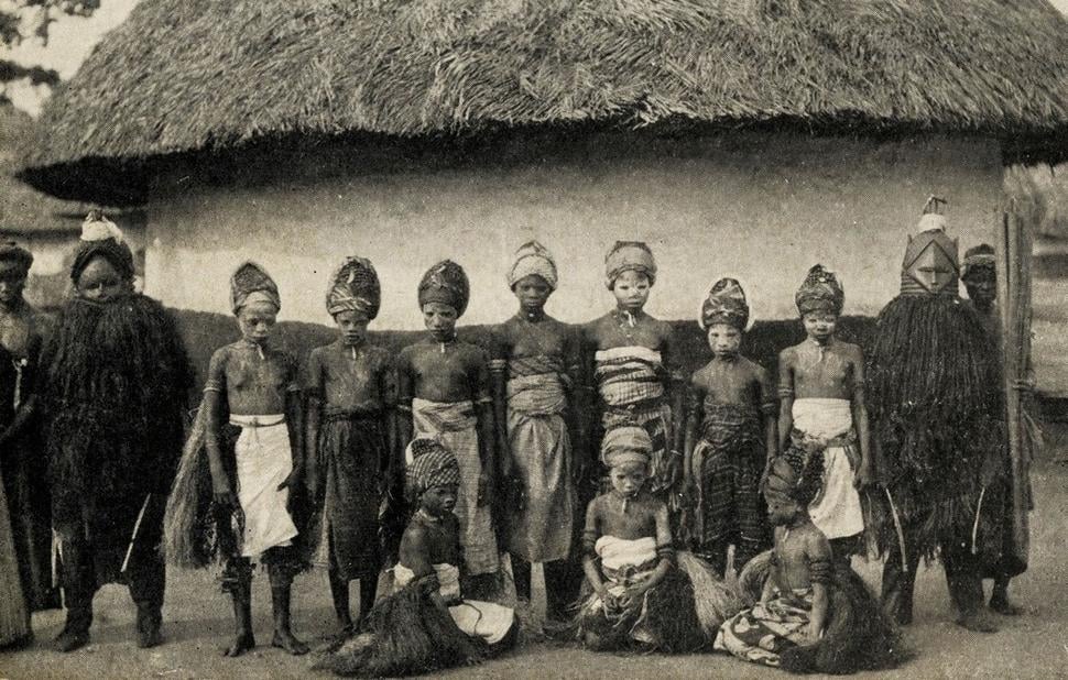 Dívky v iniciačních maskách. Sierra Leone, 1929