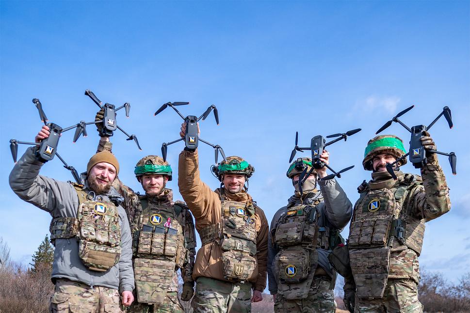 Dronisti z brigádzy AZOV sa tešia z pomoci zo Slovenska