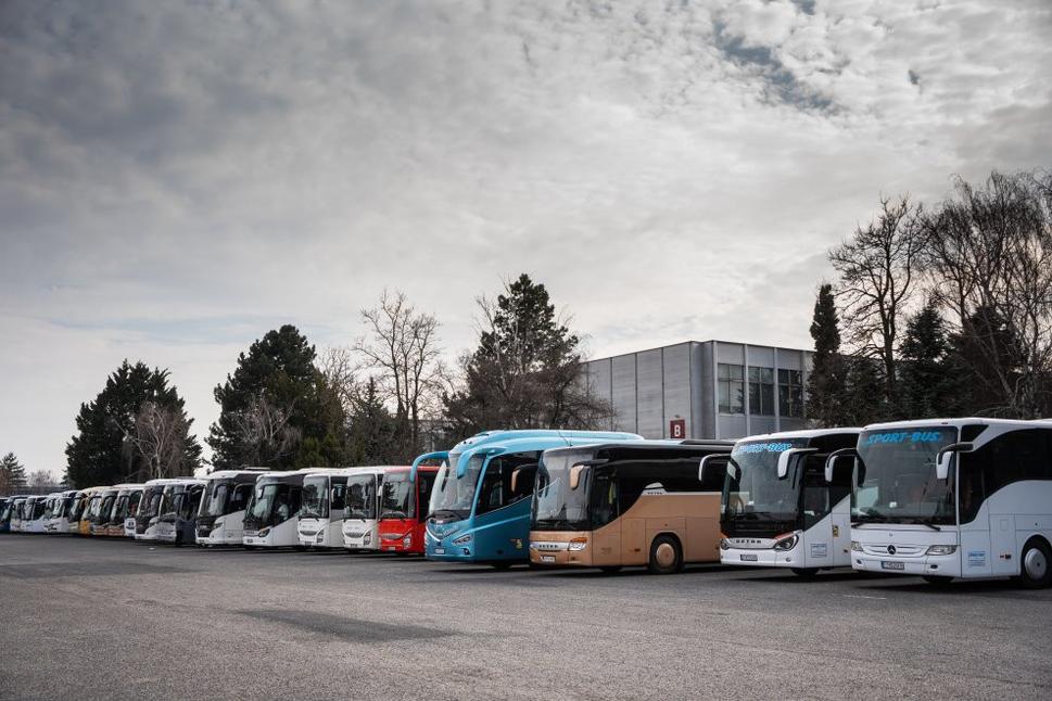 Autobusy doviezli dôchodcov z celej republiky