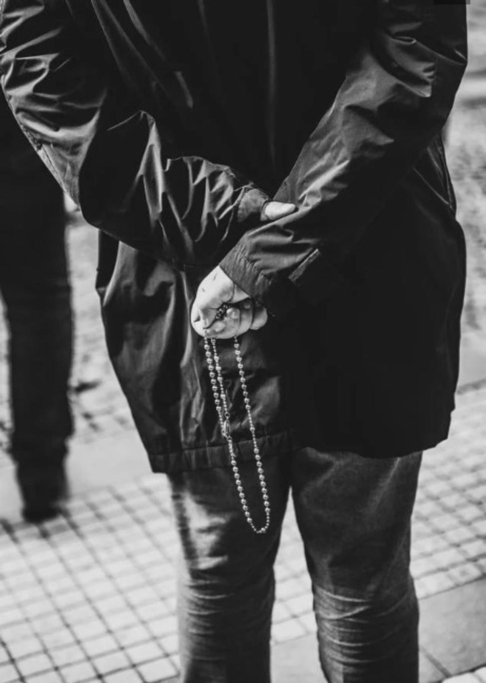 Aktivisti protestu Pochod pre život držali v rukách okrem transparentov aj ruženec, čo neušlo pozornosti viacerých fotografov.
