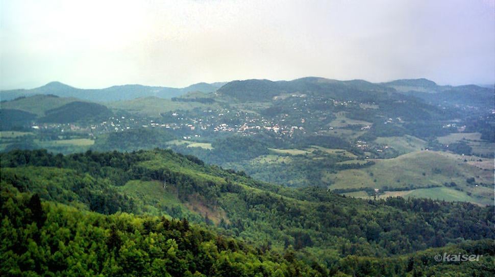 Za pekného počasia dovidieť na Krížnu, Chopok a Poľanu v Nízkych Tatrách