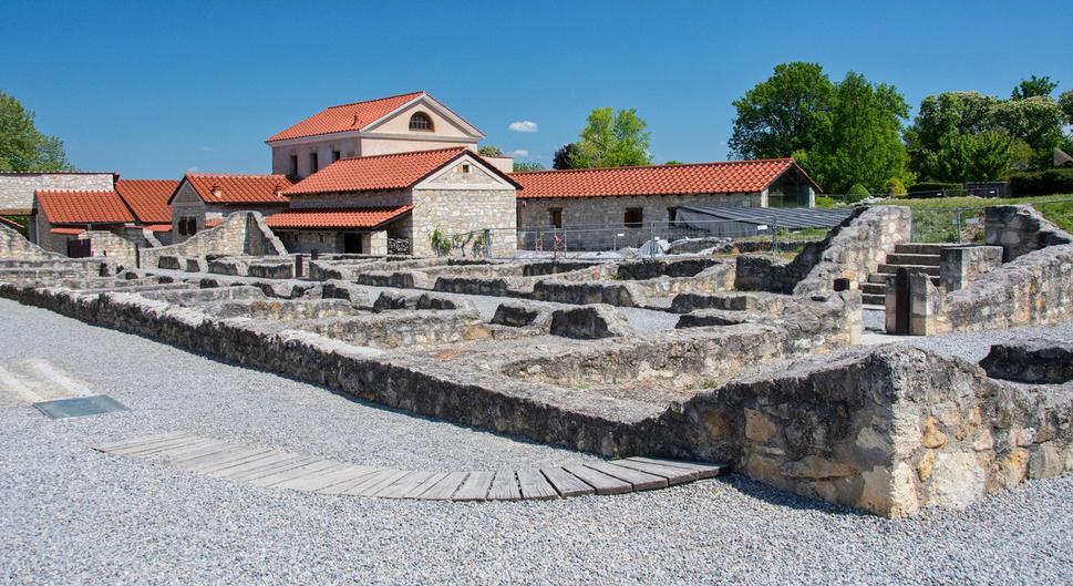 Villa Urbana je nádherným mestským palácom a zhmotneným dôkazom životného štýlu najvyššej spoločenskej vrstvy obyvateľov Carnuntumu. Občan ktorý túto vilu vlastnil musel byť skutočne zámožný.