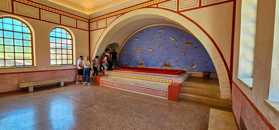 Caldarium bol najteplejším priestorom. Systémom podlahového vykurovania sa tu dosahovala konštantná teplota 35 stupňov Celzia. Zohriata voda pritekala do bazéniku zvonka – z kotla na vodu.