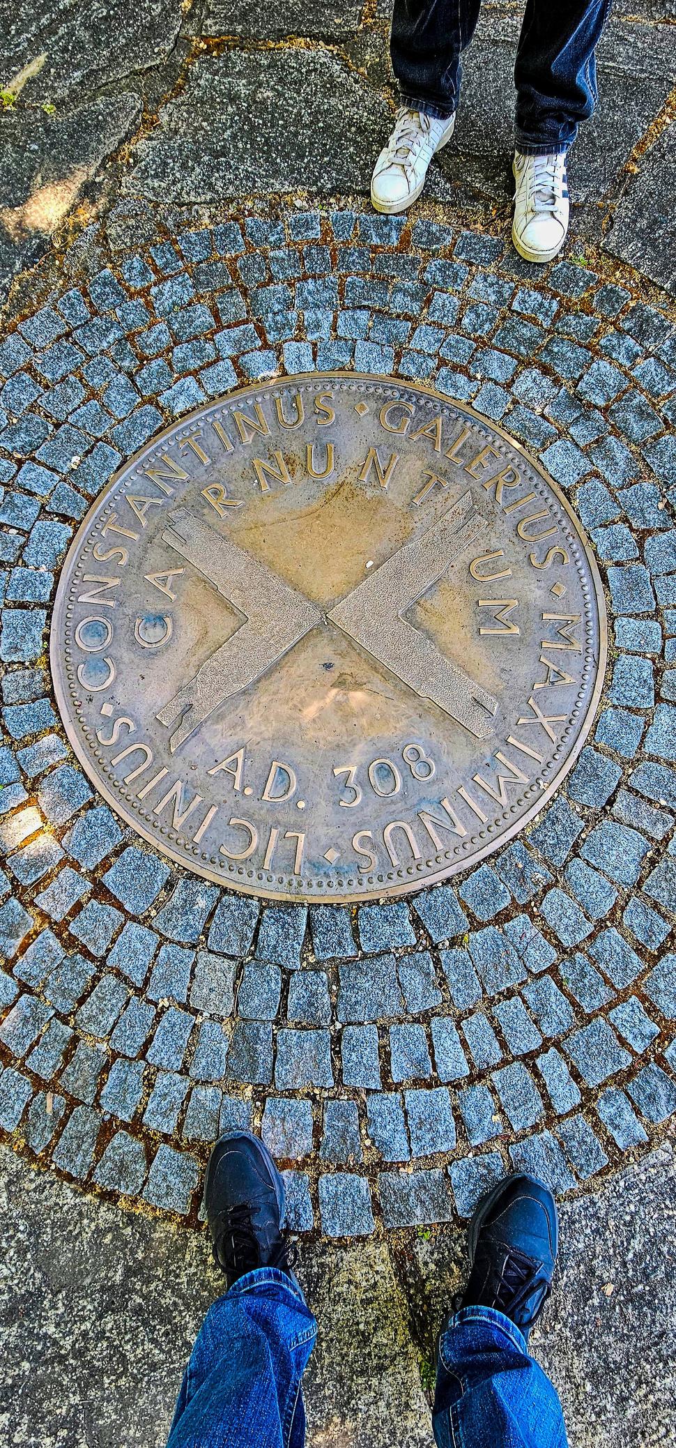 Cez Carnuntum kráčali dejiny. Možno práve na tomto mieste rozjímal o živote Marcus Aurelius, alebo dôchodca Dioklecián šomral, že by bol radšej na svojej záhradke v Splite. Vedeli ste o tom, že aj rímski cisári mohli odísť do dôchodku?