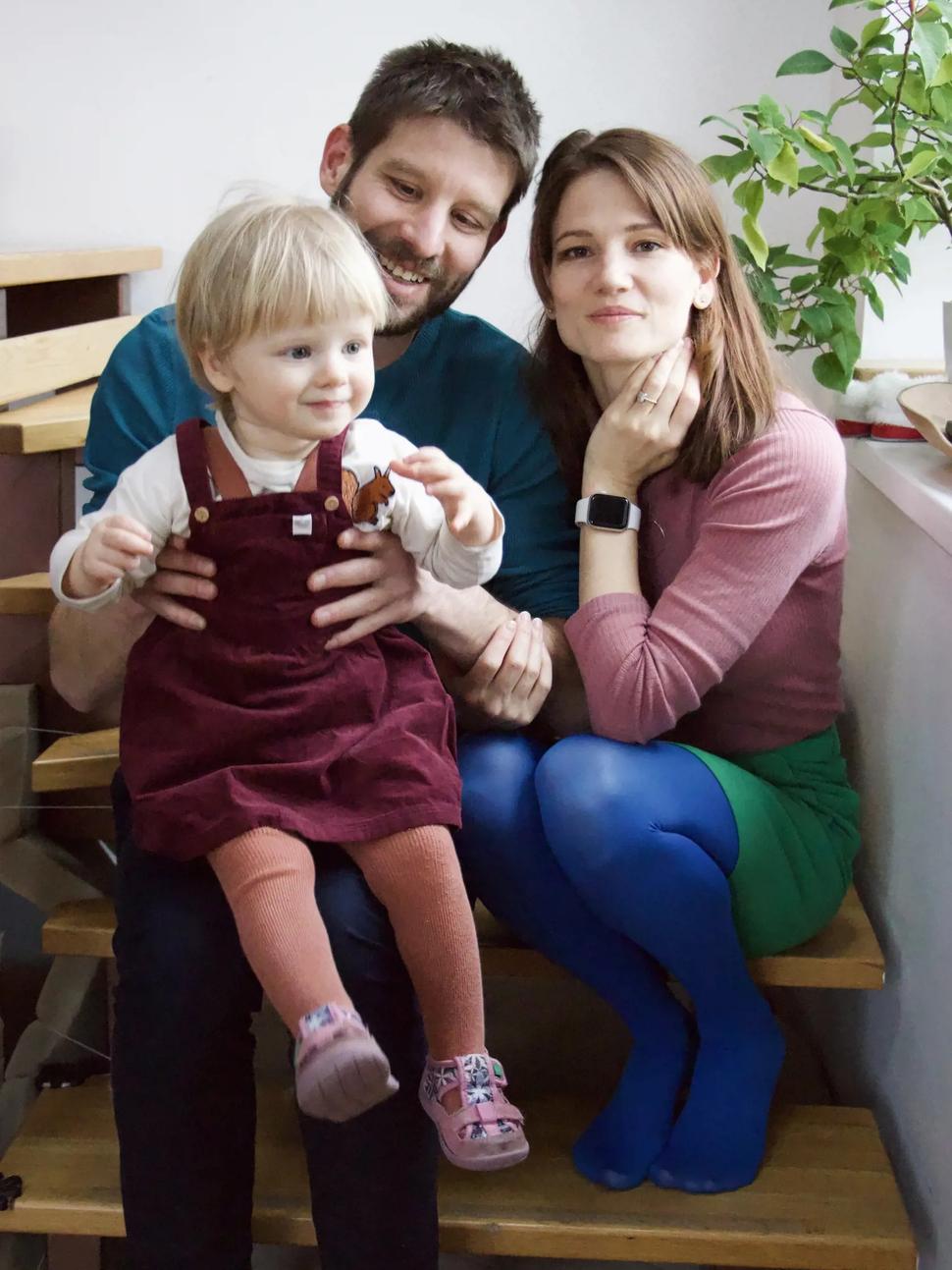 Michal Šimečka so svojimi dvoma dámami - partnerkou Soňou a dcérou Táňou.