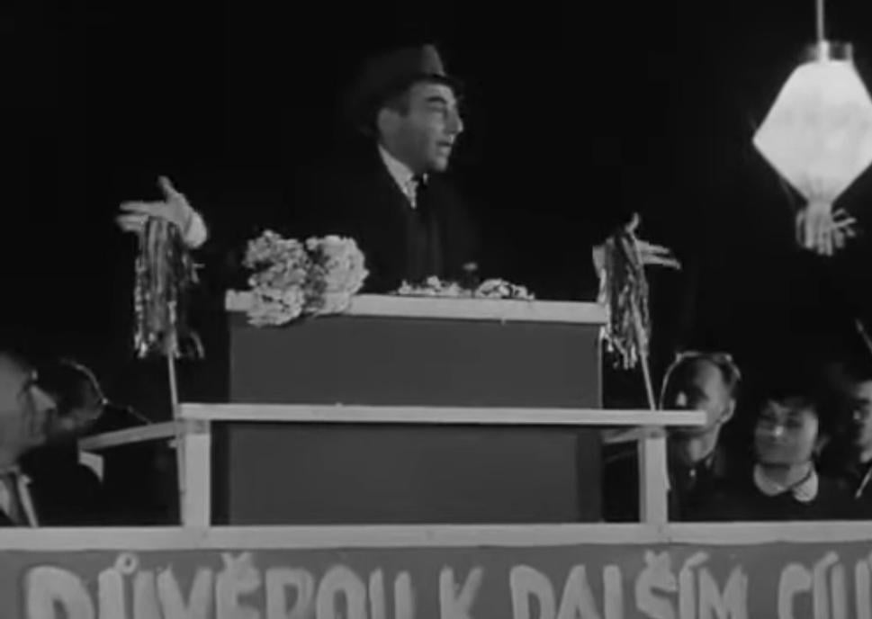 V zásade ale platí, že žiaden Erik sa z predsedových hlúpostí nikdy nevykecal. Naopak, Miloš Kopecký sa krásne "vykecal" 5. mája 1987 na zjazde čs. dramatických umelcov a vyzval plesnivých funkcionárov, aby odišli, kým sa dá so cťou.