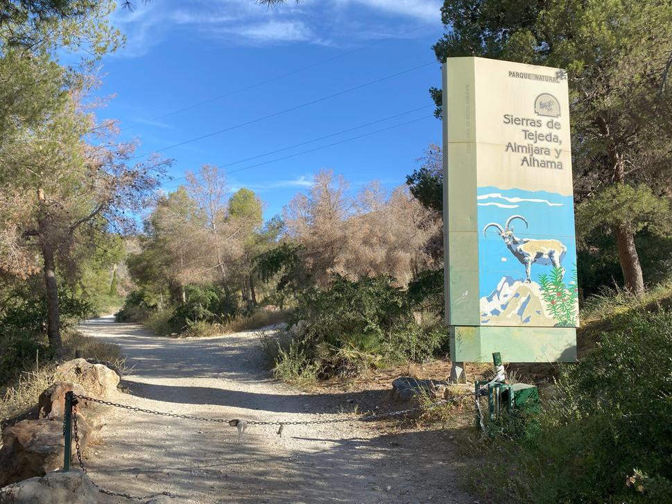 Začiatok výletu v parku Sierra de Tejeda, Almijara a Alhama.