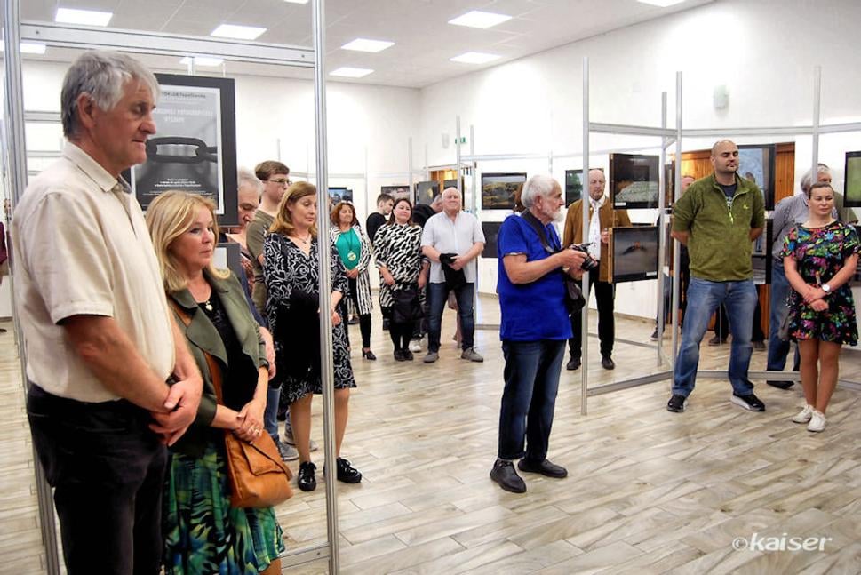 Otvorenie vernisáže výstavy v Dome kultúry a služieb v Topoľčiankach
