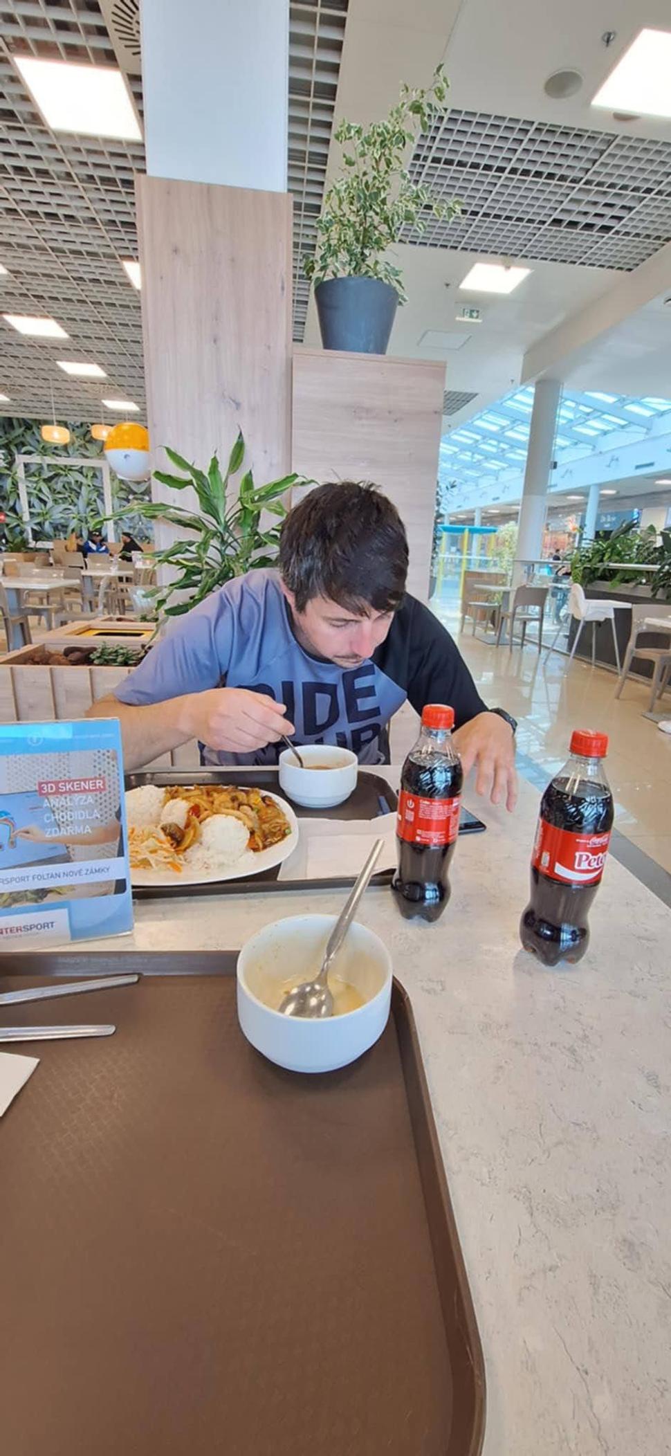 Dlho vytúžený maďarský obed... ostrokyslá polievka s Kungpao.