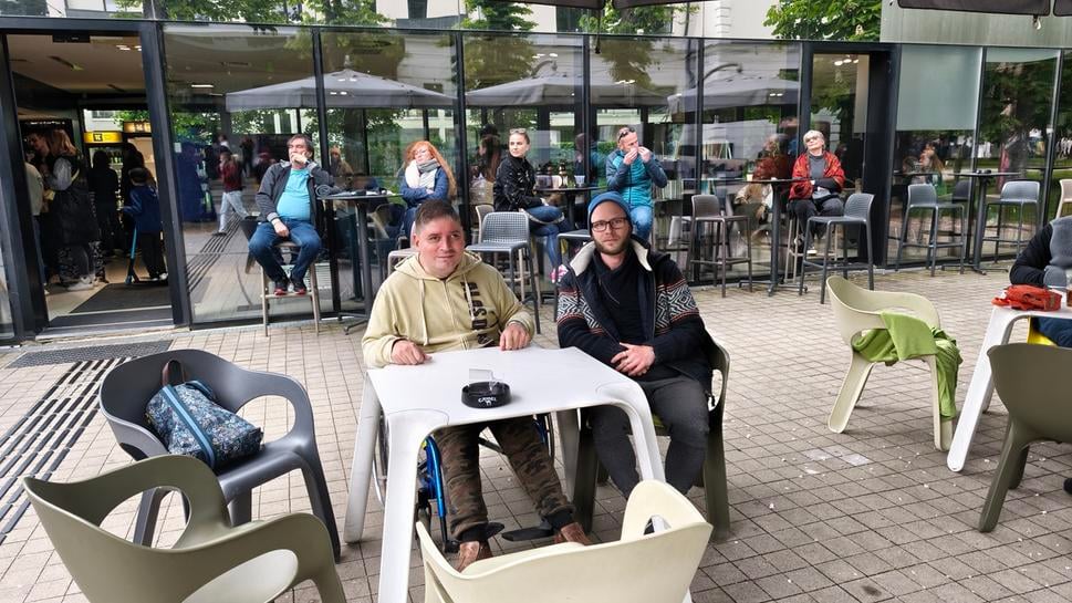 Robo je môj veľmi dobrý osobný asistent. Som veľmi rád, že ho mám.
