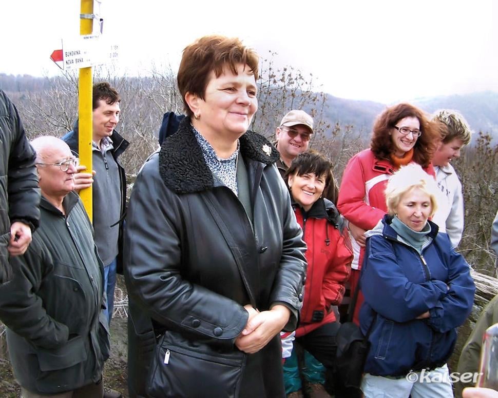 Veselé stretnutie turistov na vrchole Veľkého Inovca s primátorkou mesta Zlatých Moraviec Ing. Serafínou Ostrihoňovou