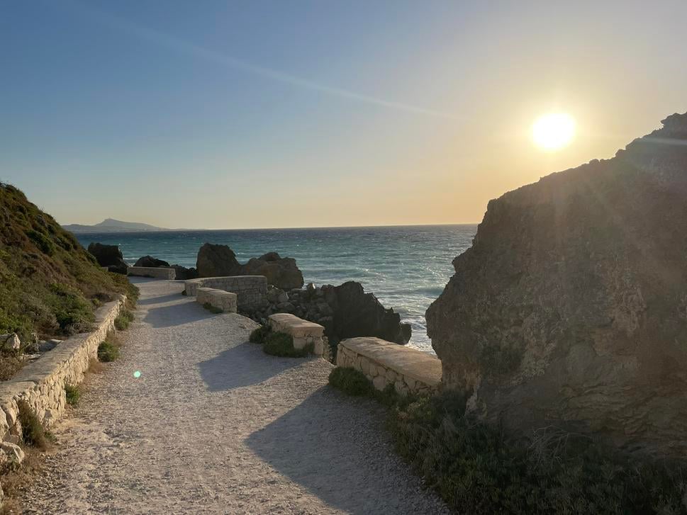 Promenáda/chodník po pobreží medzi Rodosom a Ialysosom