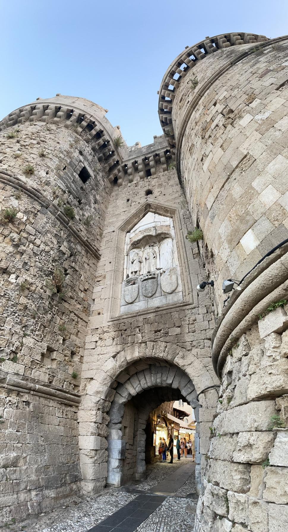 Jedna z brán, ktorou sa vstupuje do mesta Rodos