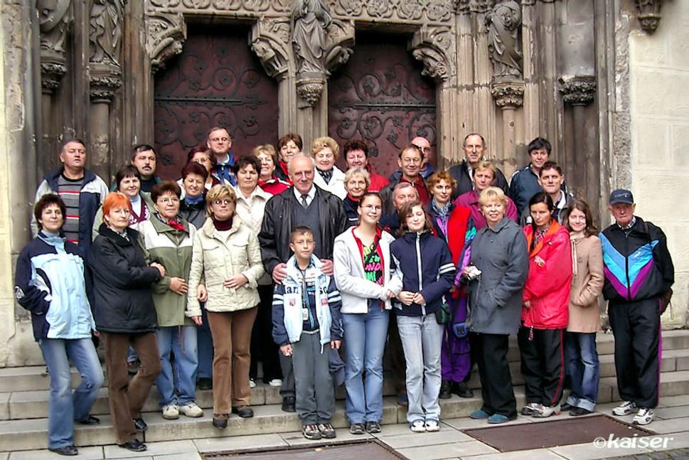 Účastníci putovania po kultúrnych pamiatkach Tekova v roku 2006