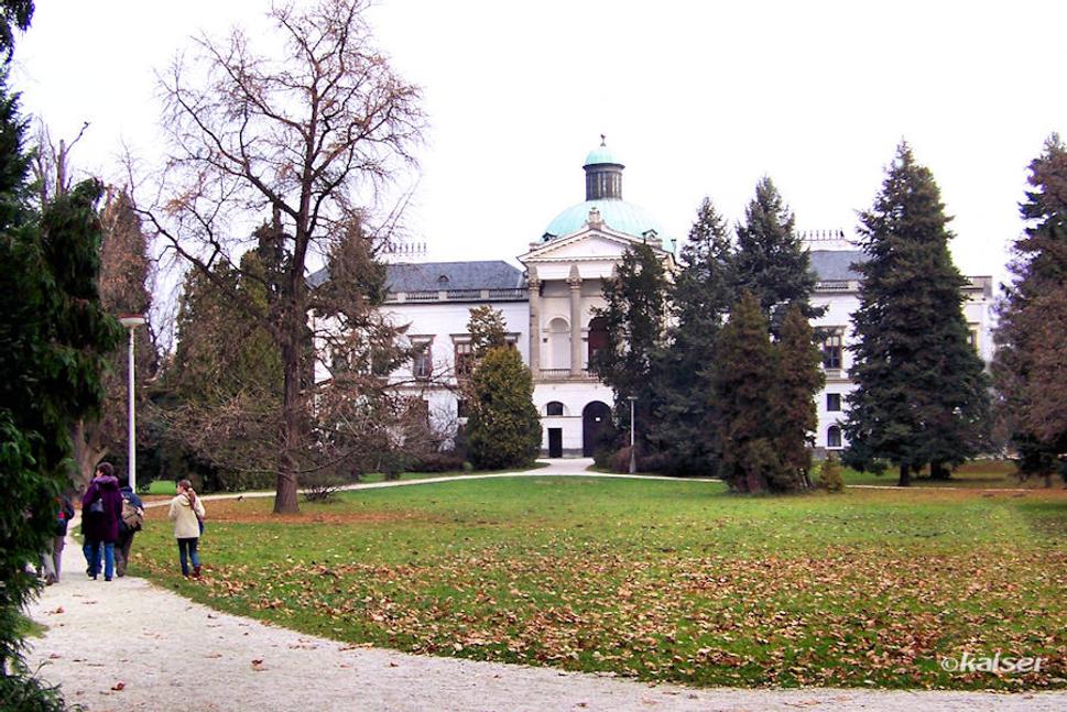 Zámok v Topoľčiankach je perlou Slovenska a jedna z najkrajších renesančných stavieb