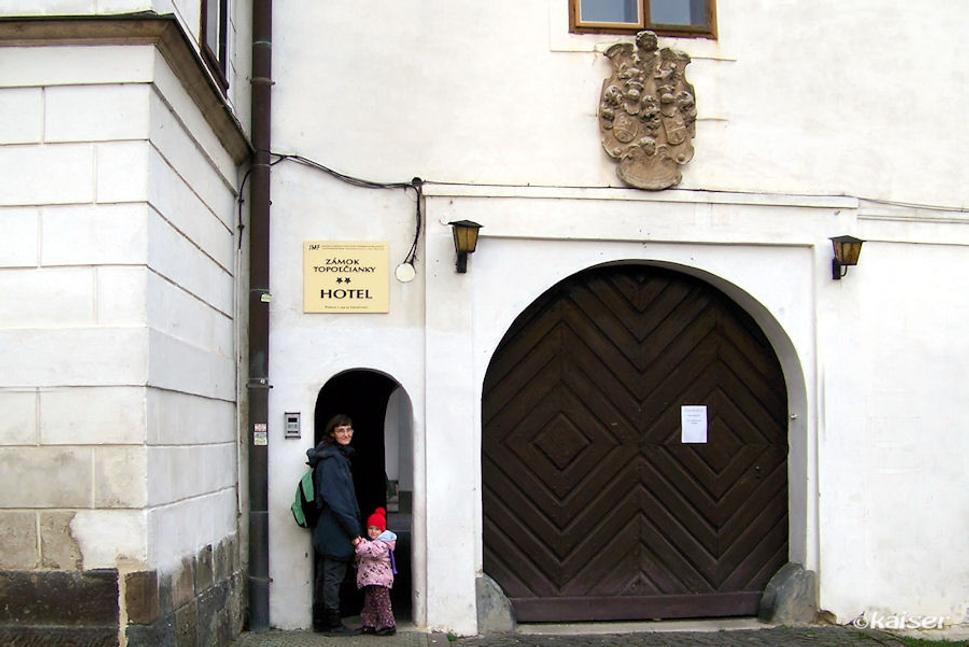 Vstup do nádvoria zámku
