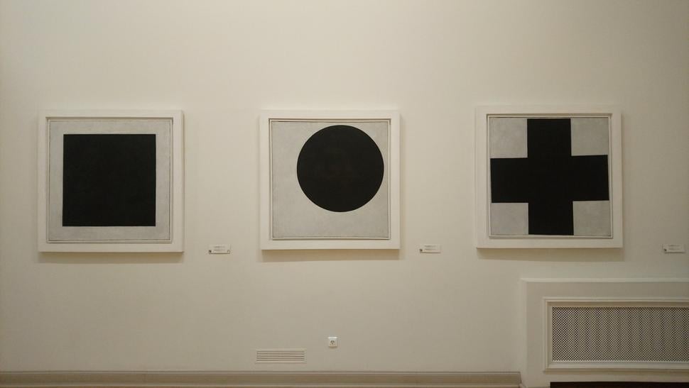 Malevičov triptych z r. 1923, dnes v Štátnom ruskom múzeu v Petrohrade