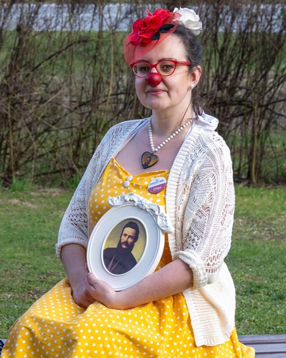Eva Okoličániová, alias Oľga Havranová, sa seniorom predstavuje ako učiteľka slovenčiny a obrovská obdivovateľka Štúra.