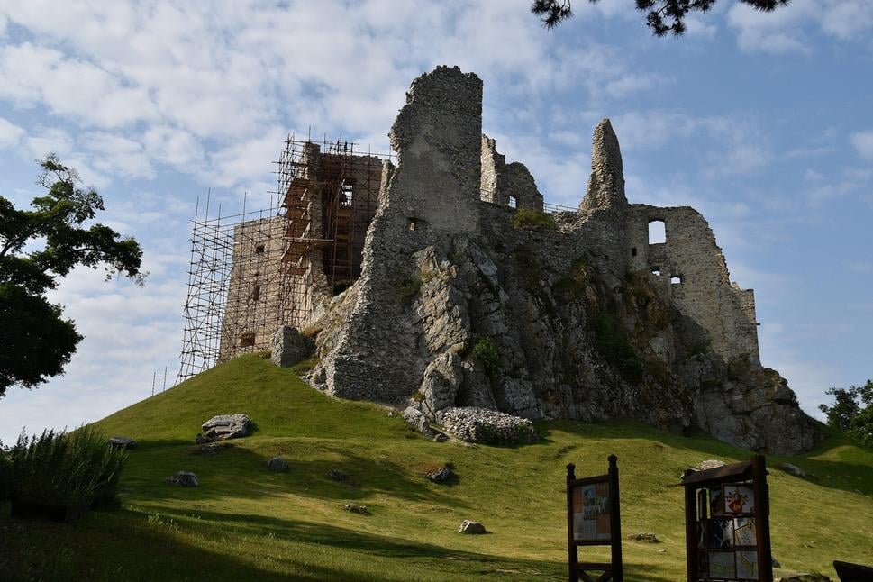 hrad Hrušov