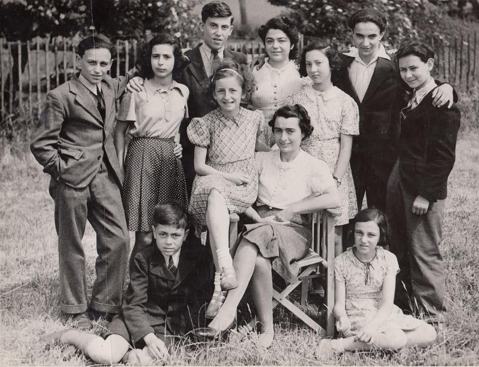 Wintonove deti, august 1941, Asaf Auerbach sediaci, Zdroj: archív Memory of Nations