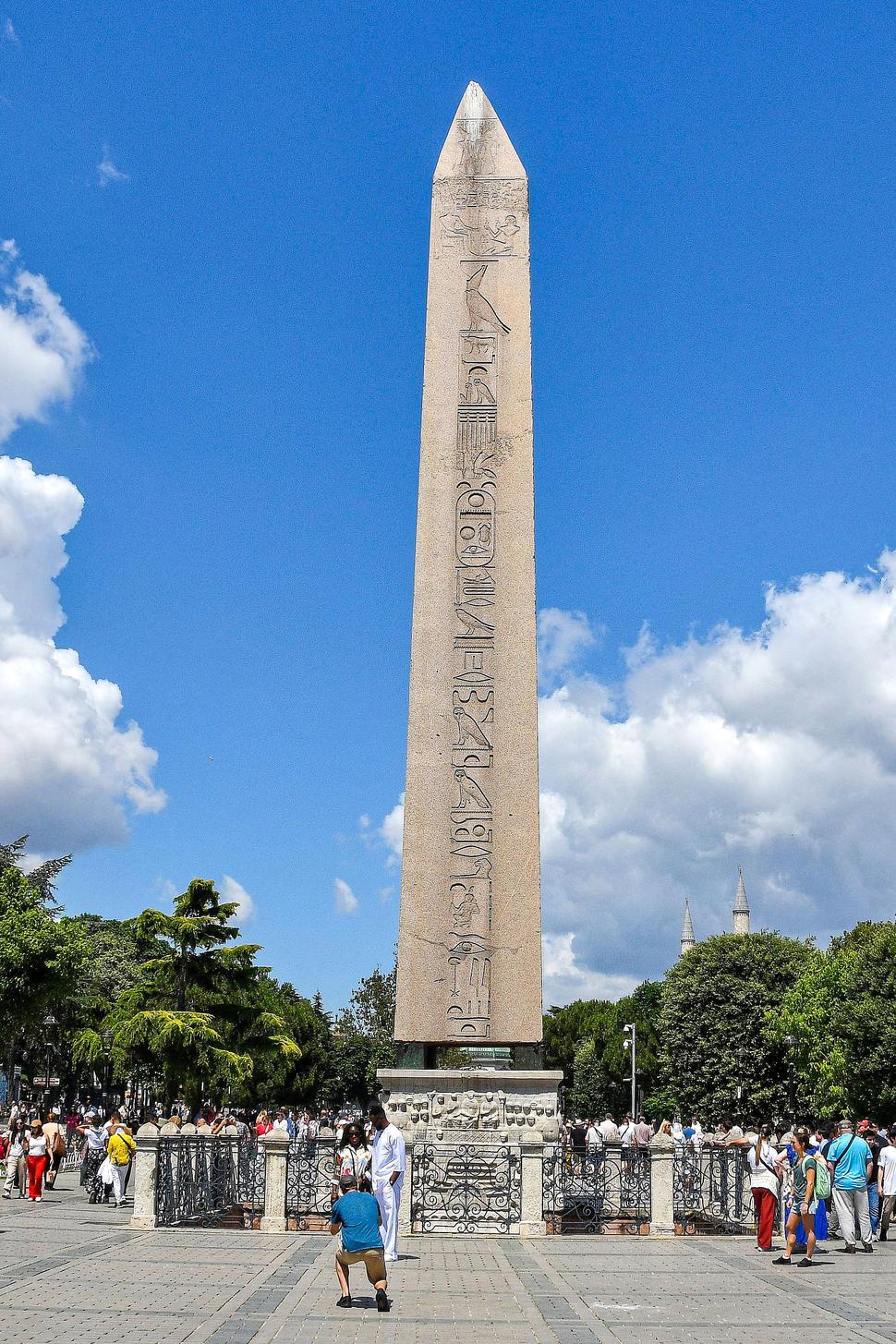 Obelisk faraóna Thutmoseho III. na námestí Sultanahmet.