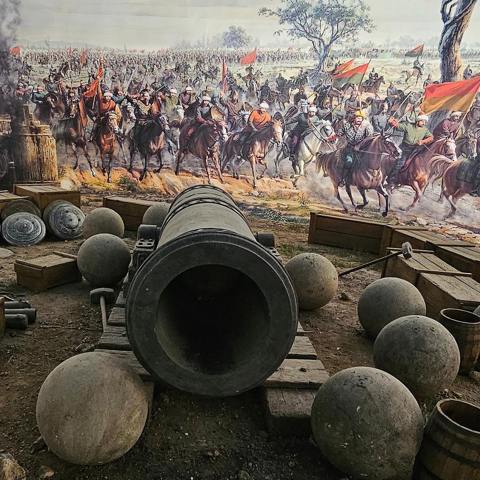 Scéna z Panoramatického múzea - 6. apríla 1453 začal útok Osmanov na hradby Konštantínopola.