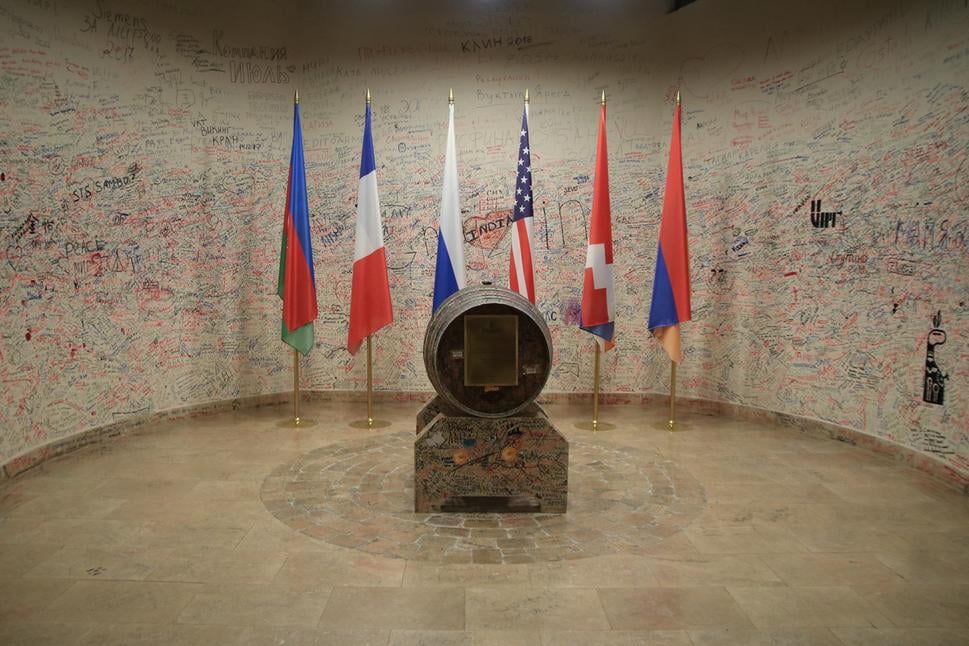 Tzv. Mierový sud - od roku 1994 v ňom dozrieva koňa z hrozuen Arménska a Azerbejdžanu na počesť prímeria v Náhornom Karabachu