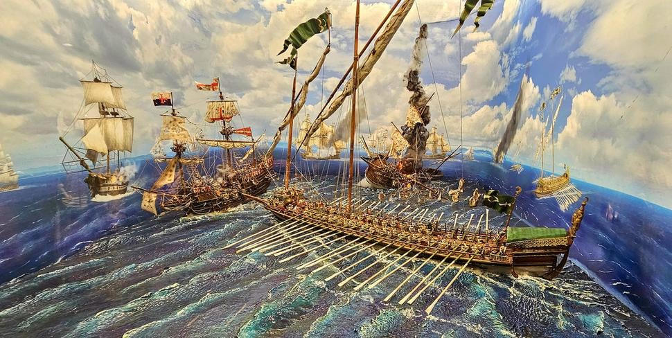 Živé múzeum histórie Istanbulu (Hisart Canli Tarih Müzesi) - obraz námorného boja.