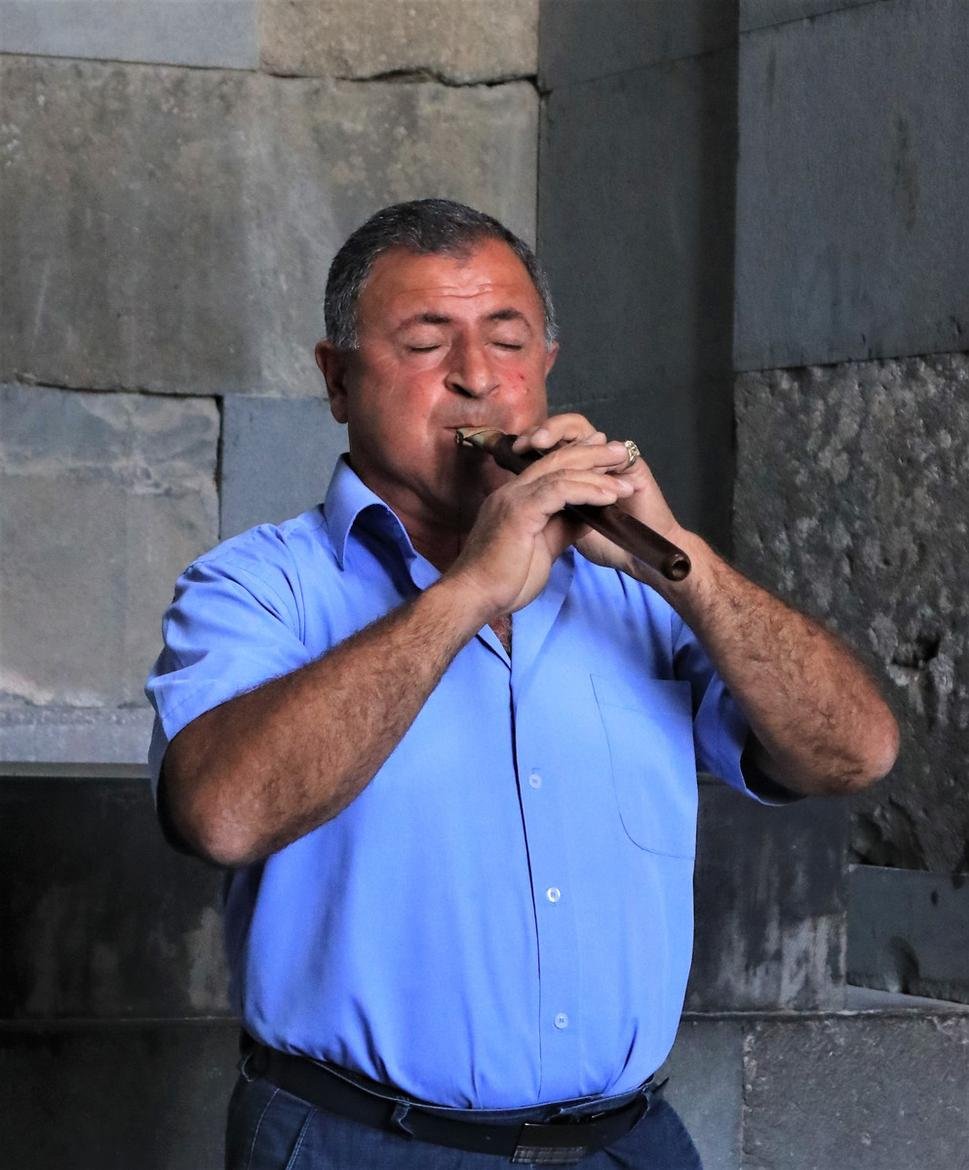 Hra na Duduk - špecifický arménsky hudobný nástroj