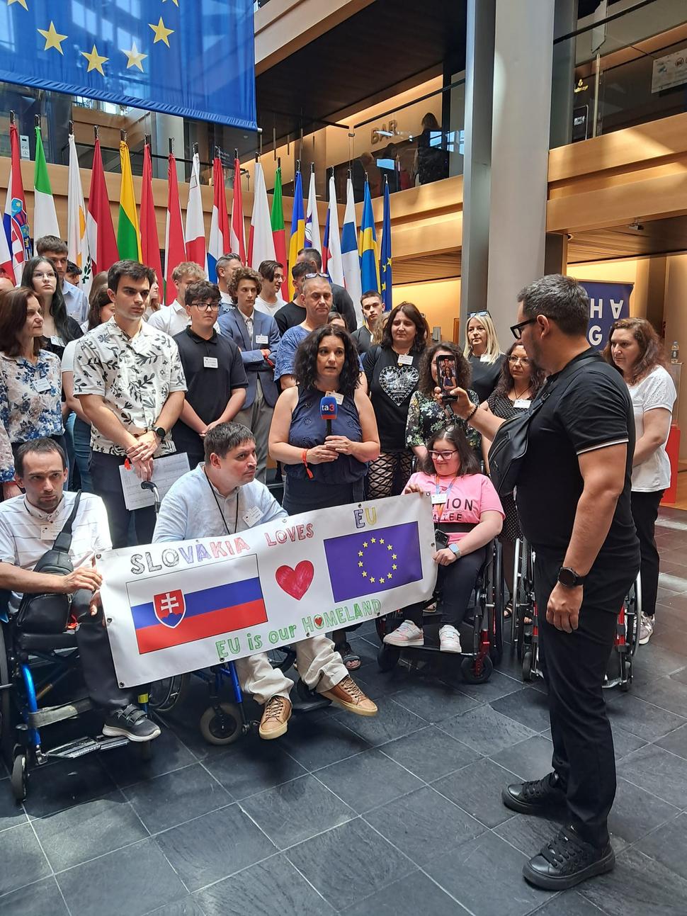 Nás vlastný transparent za zotrvanie Slovenska v Európskej únii.