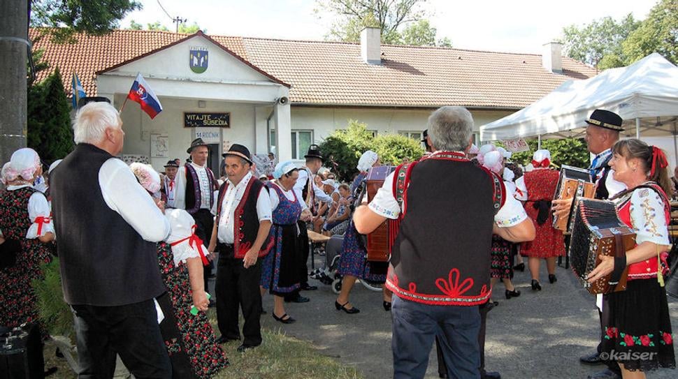 Nádvorie Kultúrneho domu v Prílepoch kedysi kaštieľa Szetiványiovcov