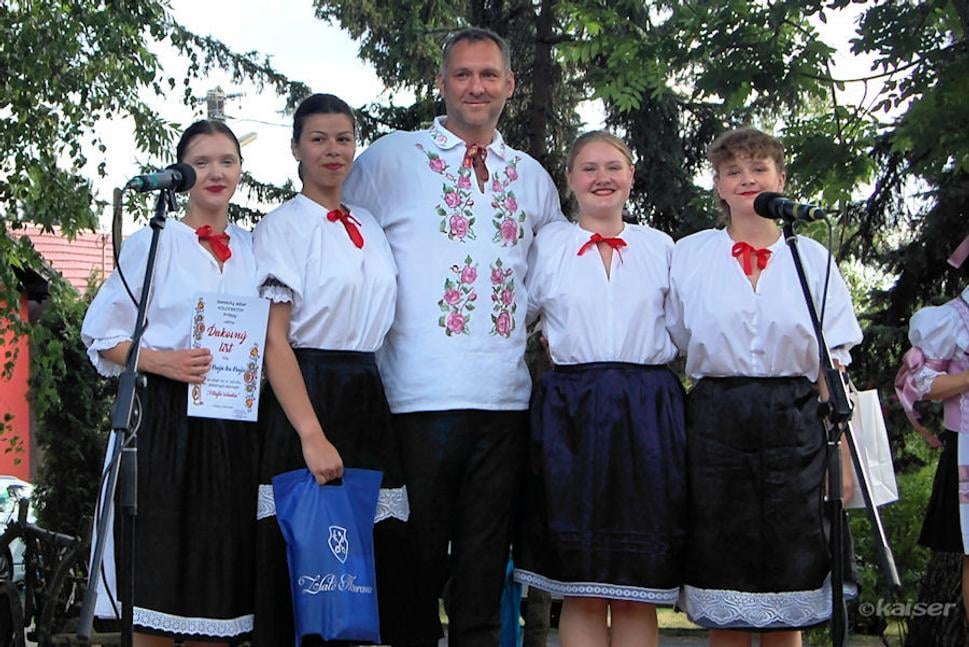 Viceprimátor Marek Holub venoval Ďakovný list študentkám z Nitry