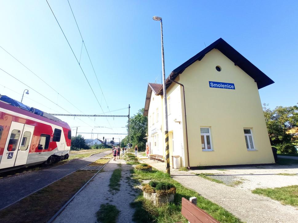 Vlaková stanica v Smoleniciach.