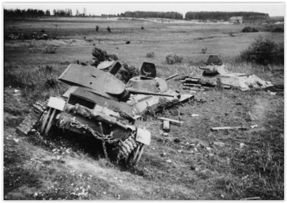 Zničené sovietske tanky T-34 neďaleko mesta Dubno, jún 1941