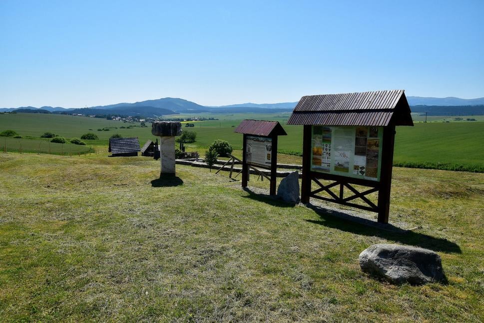 pamätník a informačné tabule
