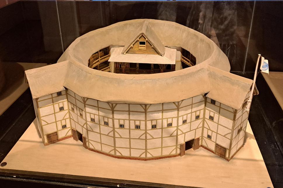 Model predošlého »The Globe« nachádzajúci sa v dnešnom »The Globe,« konkrétne na 1. poschodí, na chodbe pred reštauráciou.